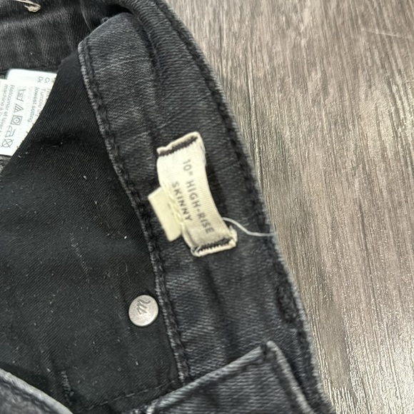 Madewell 10" High-Rise Skinny Jeans in Berkeley Black: Button-Through Edition 27 - Picture 9 of 10
